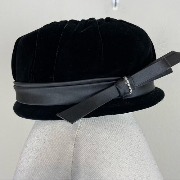 Vintage Black Velvet Martha Gene Pillbox Hat - Picture 2 of 6